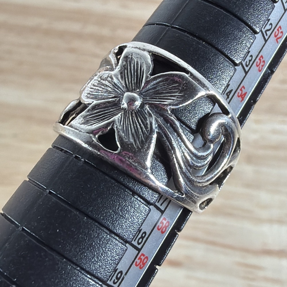 used Thick Wide sterling silver floral Flower Filigree ring marked 925 size 8